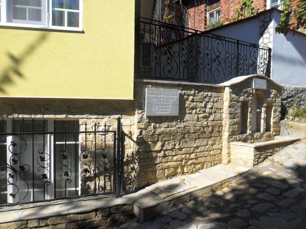 Къщата С Чешмата Apartamento Veliko Tŭrnovo Exterior foto