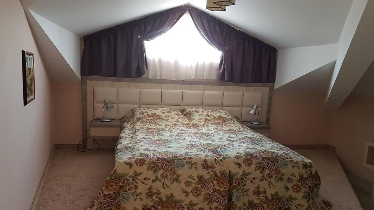 Къщата С Чешмата Apartamento Veliko Tŭrnovo Exterior foto